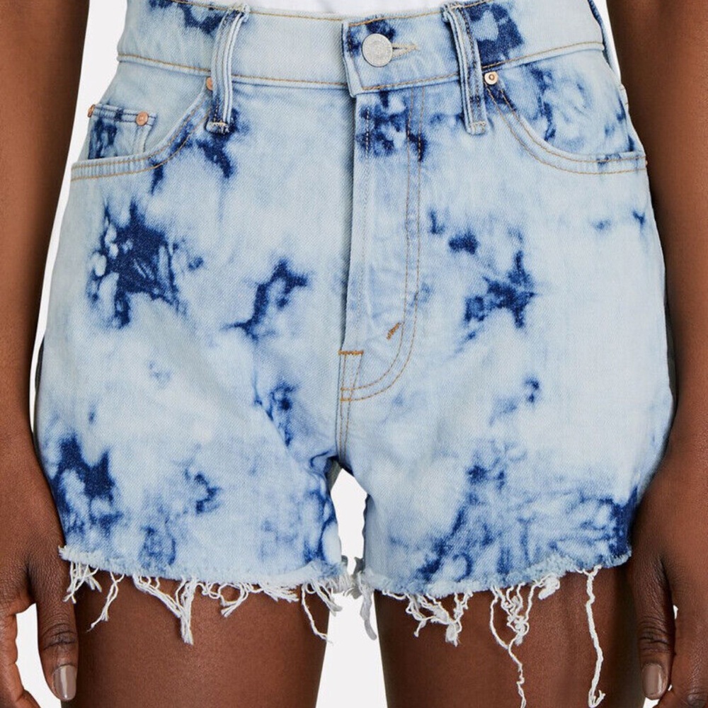 BNWT!! Mother denim tomcat kick fray shorts